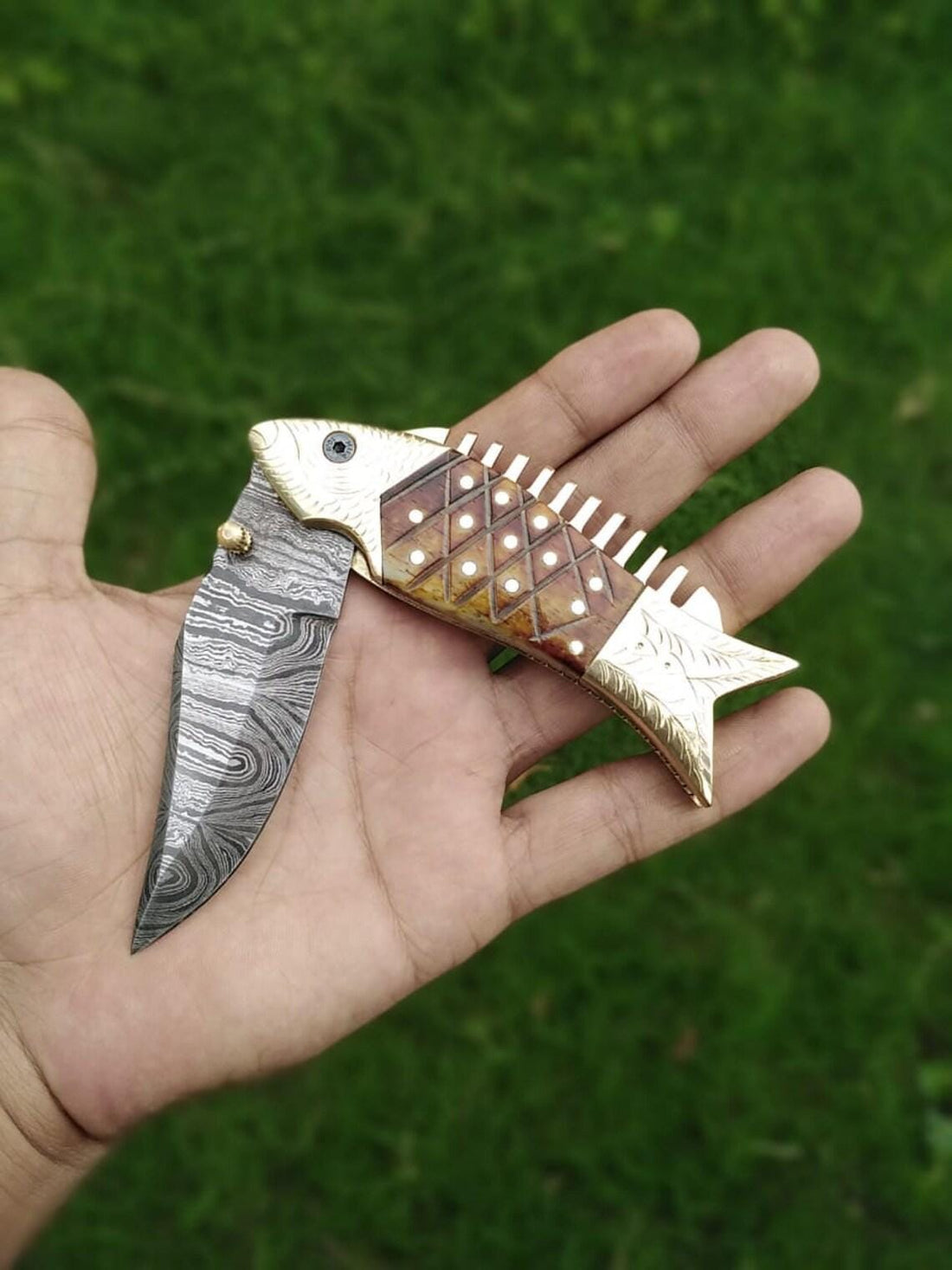 Handcrafted Damascus Steel Folding Knife